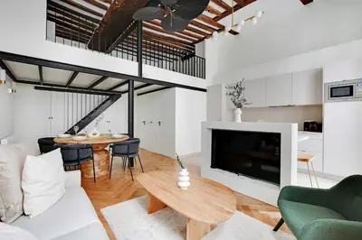 Coin salon dans l'établissement Cozy apartment - 1BR-4P - Place des Victoires