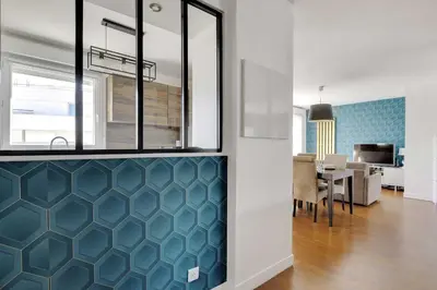 Télévision ou salle de divertissement dans l'établissement Cosy apartment & balcony -1BR 4P- Levallois-Perret