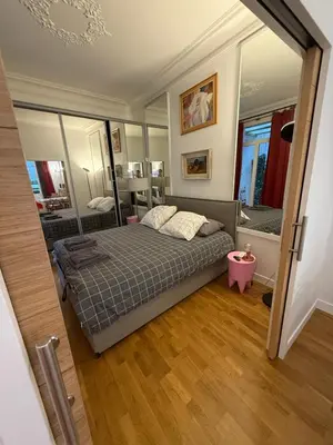Un ou plusieurs lits dans un hébergement de l'établissement Charming 2 Bedroom with Huge Private Terrace