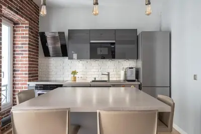 Cuisine ou kitchenette dans l'établissement Stay In a prime location Paris