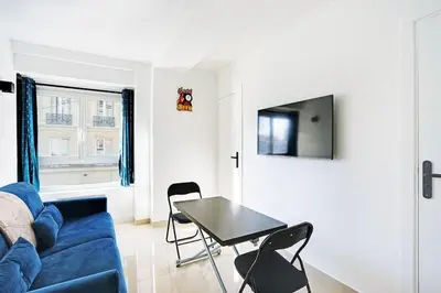 Télévision ou salle de divertissement dans l'établissement Appartement - Paris