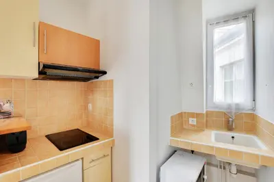 Cuisine ou kitchenette dans l'établissement INVALIDES - TOUR EIFFEL