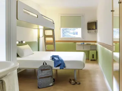 Un ou plusieurs lits dans un hébergement de l'établissement ibis Budget Courbevoie Paris La Défense