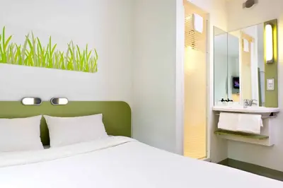 Un ou plusieurs lits dans un hébergement de l'établissement ibis Budget Courbevoie Paris La Défense