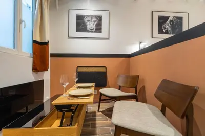 Coin salon dans l'établissement Luxe Marais Getaway - Suite Exclusive avec Sauna