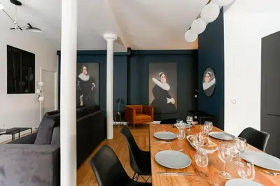 Coin salon dans l'établissement Stylish 2 bedrooms Palais Royal