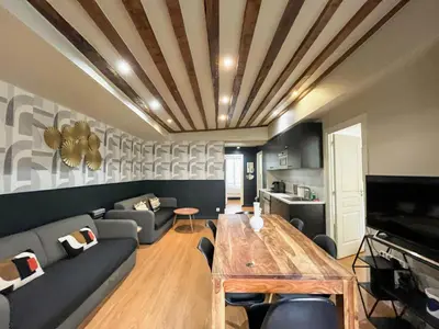 Télévision ou salle de divertissement dans l'établissement 02 - Pretty 4BDR Flat in Paris