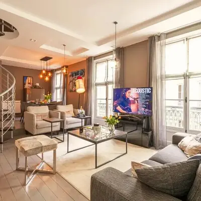1min Walk From Champs Elysées - Avenue Montaigne - AC - Self-Checkin - Working Desk