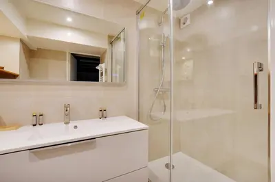 Salle de bains dans l'établissement Charming Apartment - 1BR-5P - Sentier