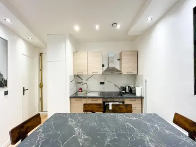 Cuisine ou kitchenette dans l'établissement Urban Flat 173 - Charming Flat Atelier Gaite Montparnasse