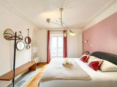 Un ou plusieurs lits dans un hébergement de l'établissement Urban Flat 99 - Spacious 6 BDR Apartment in Paris