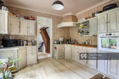 Cuisine ou kitchenette dans l'établissement Huge House 210sqm 19 people Private Outdoor 2 Parking Top Location