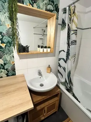 Salle de bains dans l'établissement Spacieux, moderne et familiale - Paris à porte - Au pied du métro 14