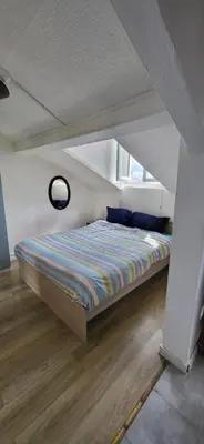 Un ou plusieurs lits dans un hébergement de l'établissement Cosy studio Clichy Levallois