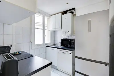 Cuisine ou kitchenette dans l'établissement Peaceful apartment 2BR-4P - Arc de Triomphe