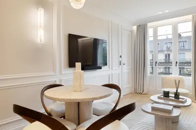 Télévision ou salle de divertissement dans l'établissement TheLander - Serviced Apartments in Champs Elysées