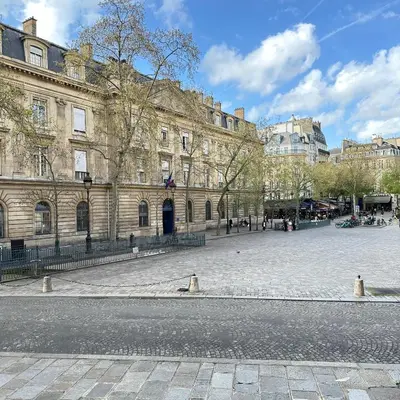 Plan de l'établissement SAINT-LOUIS APARTMENT - LUXURY HIGH END RENOVATED Apartment - HEART OF LE MARAIS - HOTEL DE VILLE
