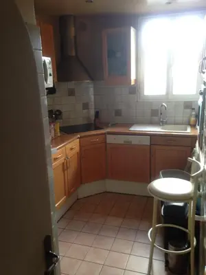 Cuisine ou kitchenette dans l'établissement Chambre privative dans appartement sur Paris