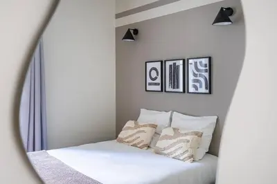 Un ou plusieurs lits dans un hébergement de l'établissement 1#Two Bedrooms#Champs Elysées#Arc de Triomphe#AC