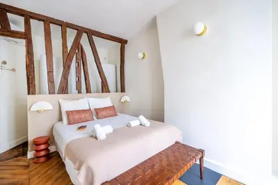 Un ou plusieurs lits dans un hébergement de l'établissement 2#Two Bedrooms#Champs Elysées#Arc de Triomphe#AC