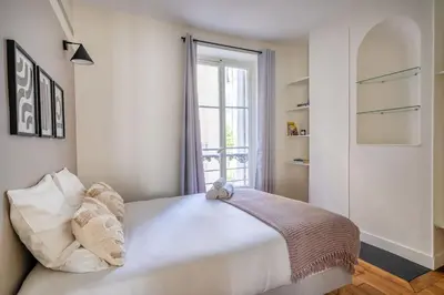 Un ou plusieurs lits dans un hébergement de l'établissement 2#Two Bedrooms#Champs Elysées#Arc de Triomphe#AC