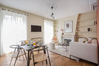 Télévision ou salle de divertissement dans l'établissement 3#Two Bedrooms#Champs Elysées#Arc de Triomphe#AC