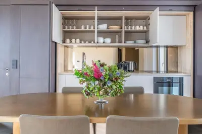 Cuisine ou kitchenette dans l'établissement Luxueux Appartement Haussmannien avec Vue sur Paris