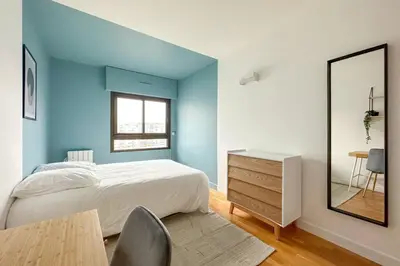 Un ou plusieurs lits dans un hébergement de l'établissement Flexliving - room - Hillairet
