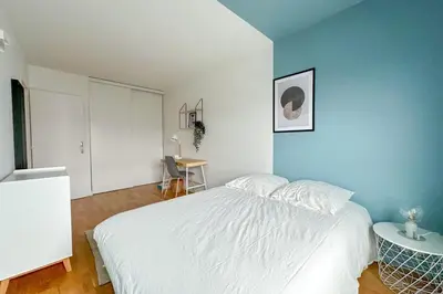 Un ou plusieurs lits dans un hébergement de l'établissement Flexliving - room - Hillairet