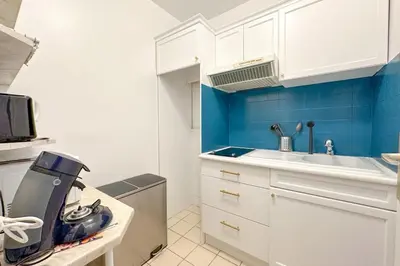 Cuisine ou kitchenette dans l'établissement Flexliving - room - Hillairet
