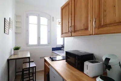 Cuisine ou kitchenette dans l'établissement Flexliving - room - Essai