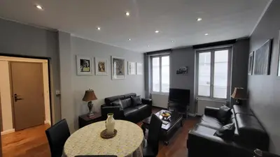 Coin salon dans l'établissement 2 bed 16th Arrondissement Trocadero Apartment for6