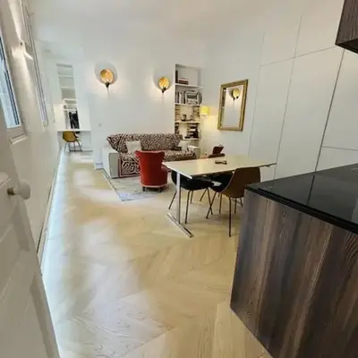 Modern apt Canal st Martin
