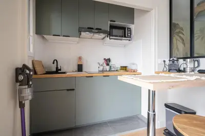 Cuisine ou kitchenette dans l'établissement Studio avec balcon - Paris 17e