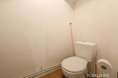 Salle de bains dans l'établissement Flexliving - whole flat - Banquier