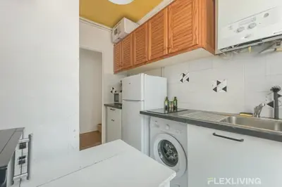 Cuisine ou kitchenette dans l'établissement Flexliving - whole flat - Hameau