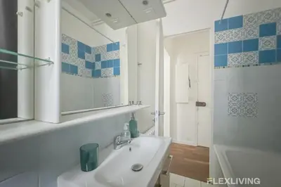 Salle de bains dans l'établissement Flexliving - whole flat - Hameau