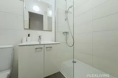 Salle de bains dans l'établissement Flexliving - whole flat - Mesnil