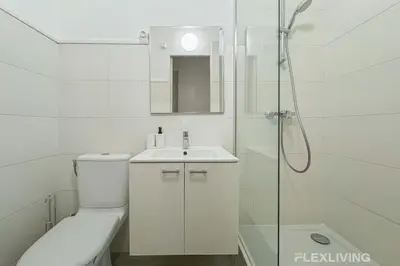 Salle de bains dans l'établissement Flexliving - whole flat - Mesnil