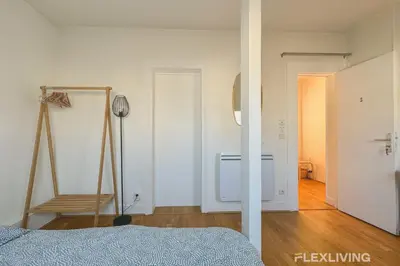 Un ou plusieurs lits dans un hébergement de l'établissement Flexliving - room - Bausset