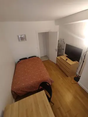 Télévision ou salle de divertissement dans l'établissement Rahim