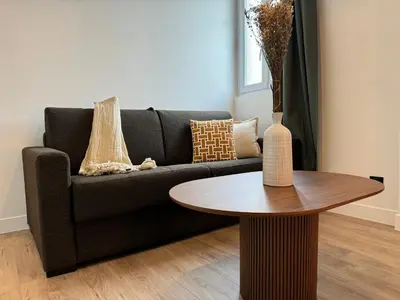 Coin salon dans l'établissement Celine 25 Appartement Bien Équipé dans un Quartier Prisé