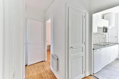 Cuisine ou kitchenette dans l'établissement Appartement lumineux - Puteaux - II
