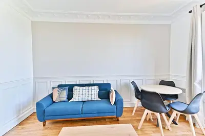 Coin salon dans l'établissement Appartement lumineux - Puteaux - II