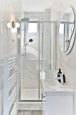Salle de bains dans l'établissement Appartement lumineux - Puteaux - II