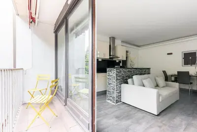 Cuisine ou kitchenette dans l'établissement Appartement ensoleillé Buttes Chaumont -IV