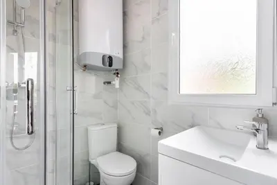 Salle de bains dans l'établissement Studio lumineux Paris Est -II