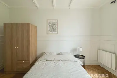 Un ou plusieurs lits dans un hébergement de l'établissement Cozy Room in Alésia Paris 14th