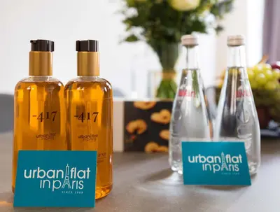 Boissons dans l'établissement Urban Flat 129 - Sublime Art Love Champs-Elysees