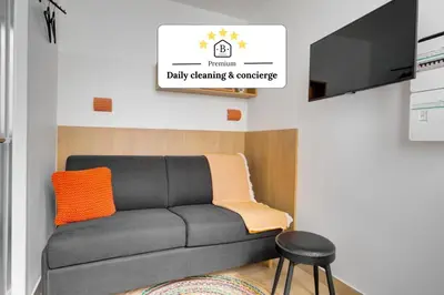 Télévision ou salle de divertissement dans l'établissement Bluestay 293 - Studio Cozy à Paris 17